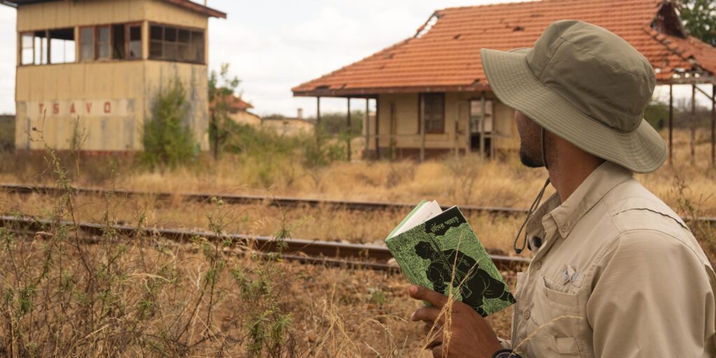 "চাঁদের পাহাড় উপন্যাসের পটভূমি" (Background of the novel Chander Pahar)
"বিভূতিভূষণ বন্দ্যোপাধ্যায় শঙ্কর চরিত্র" (Bibhutibhushan Bandyopadhyay Shankar character)
"জ্যোতিষ্ক বিশ্বাস পর্বত অভিযান" (Jyotishko Biswas mountain expedition)